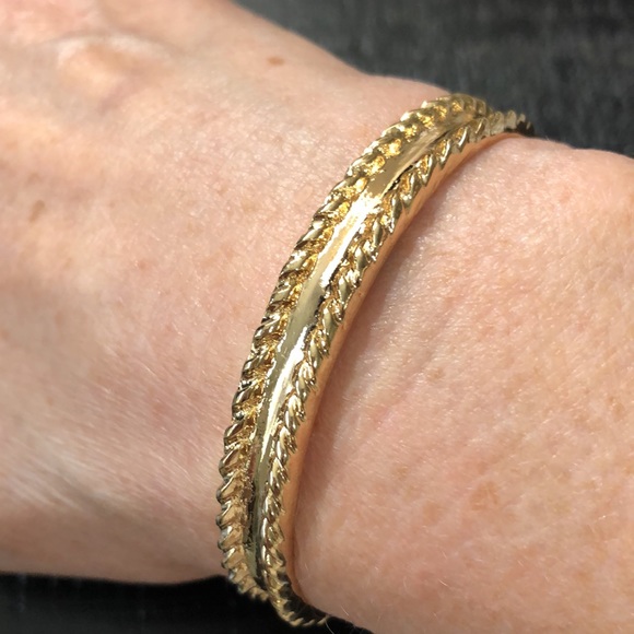 NWT!  Francesca’s Gold Tone Bracelet Hair Tie Set - Picture 4 of 8